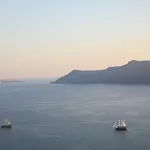 Delfini Aparthotel Oia