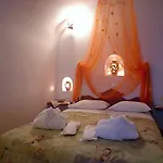 Delfini Aparthotel Oia