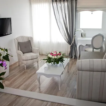 デルフィニ ヴィラス 4*