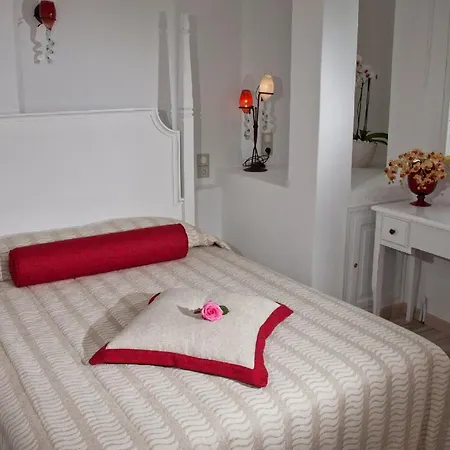 Delfini Lägenhetshotell Oia