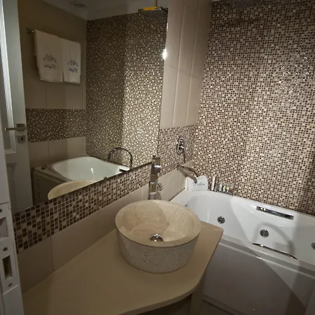Apart Otel Delfini