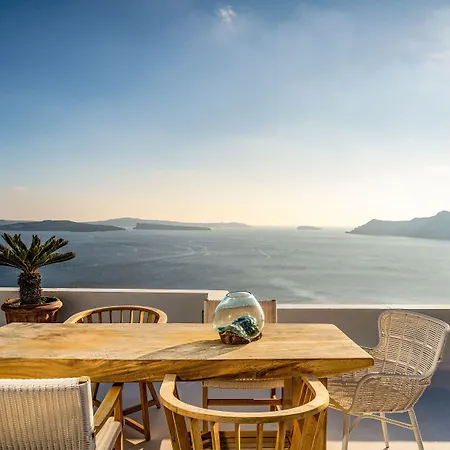 Delfini Lägenhetshotell Oia