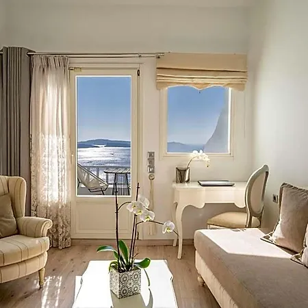 Delfini Oia (Santorini)