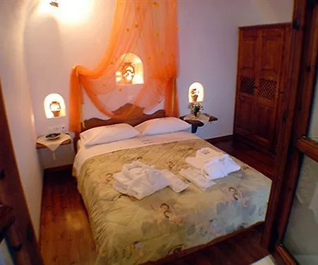 Delfini 4* Oia (Santorini)