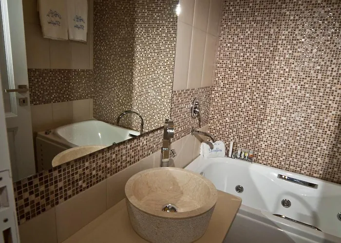 Delfini Oia (Santorini)