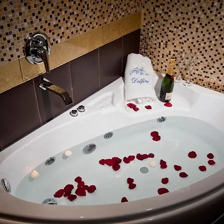 Aparthotel Delfini 3*