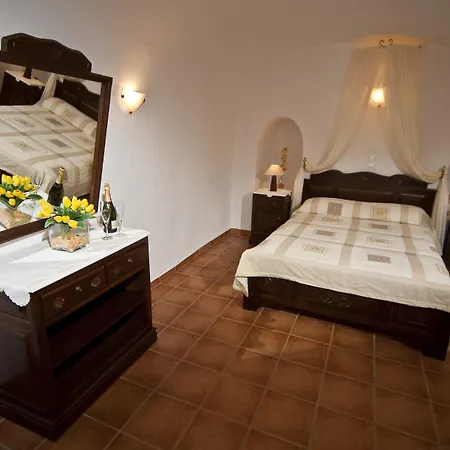 Delfini Apartmanhotel Ía