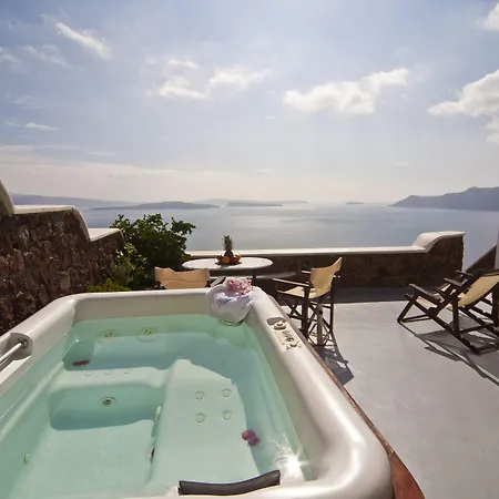 Delfini Aparthotel 4*