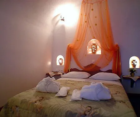 Delfini Aparthotel Oia (Santorini)