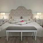 Delfini מלון דירות אויה